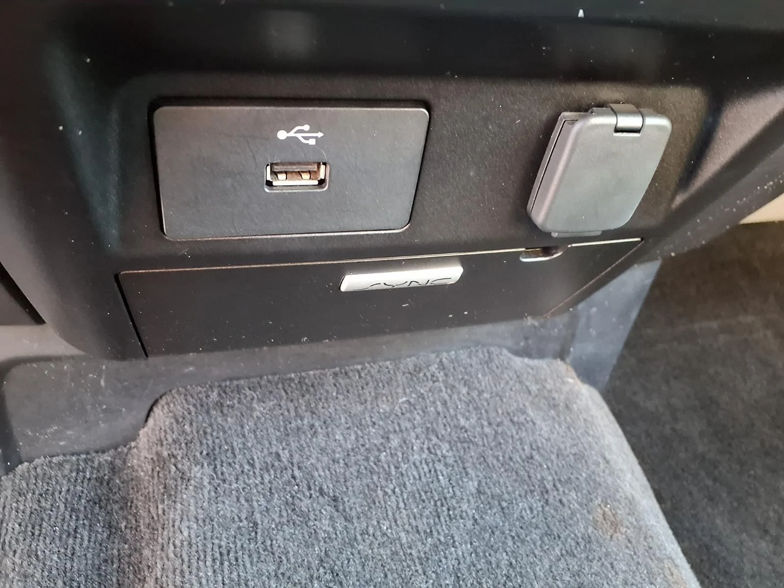 Used 2016 Silver Ford XLT image 22