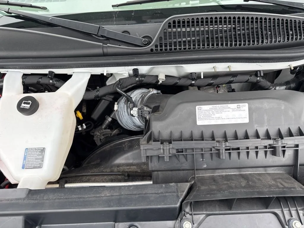 Used 2024 Summit White Chevrolet 1WT image 23
