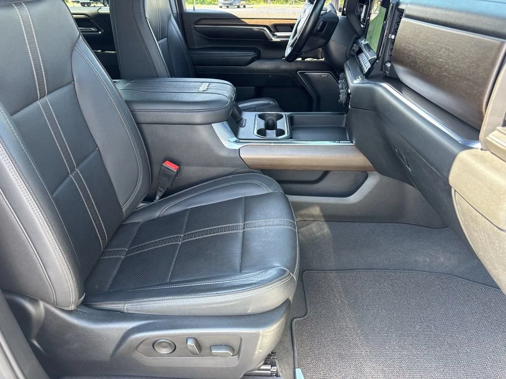 Used 2024 Summit White Chevrolet High Country image 22