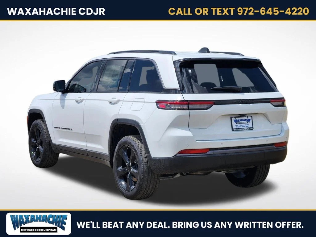 New 2026 Bright White Clear-Coat Exterior Paint Jeep Limited image 3
