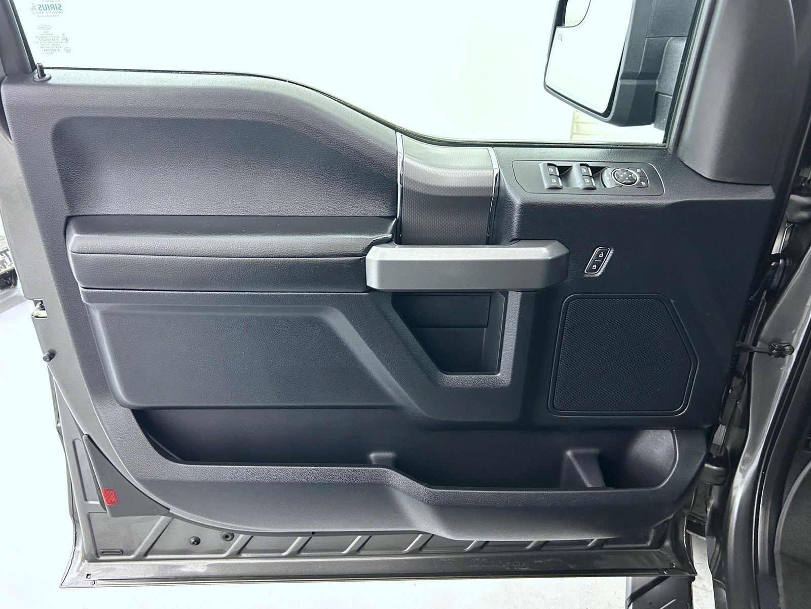 Used 2016 Gray Ford XLT image 9