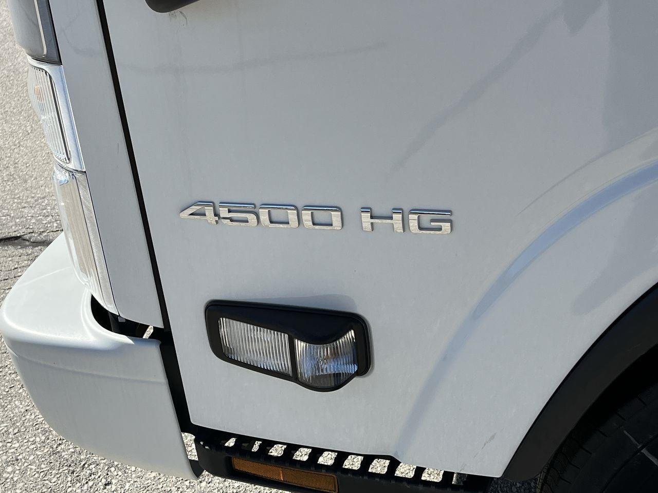 New 2024 Arc White Chevrolet  image 22