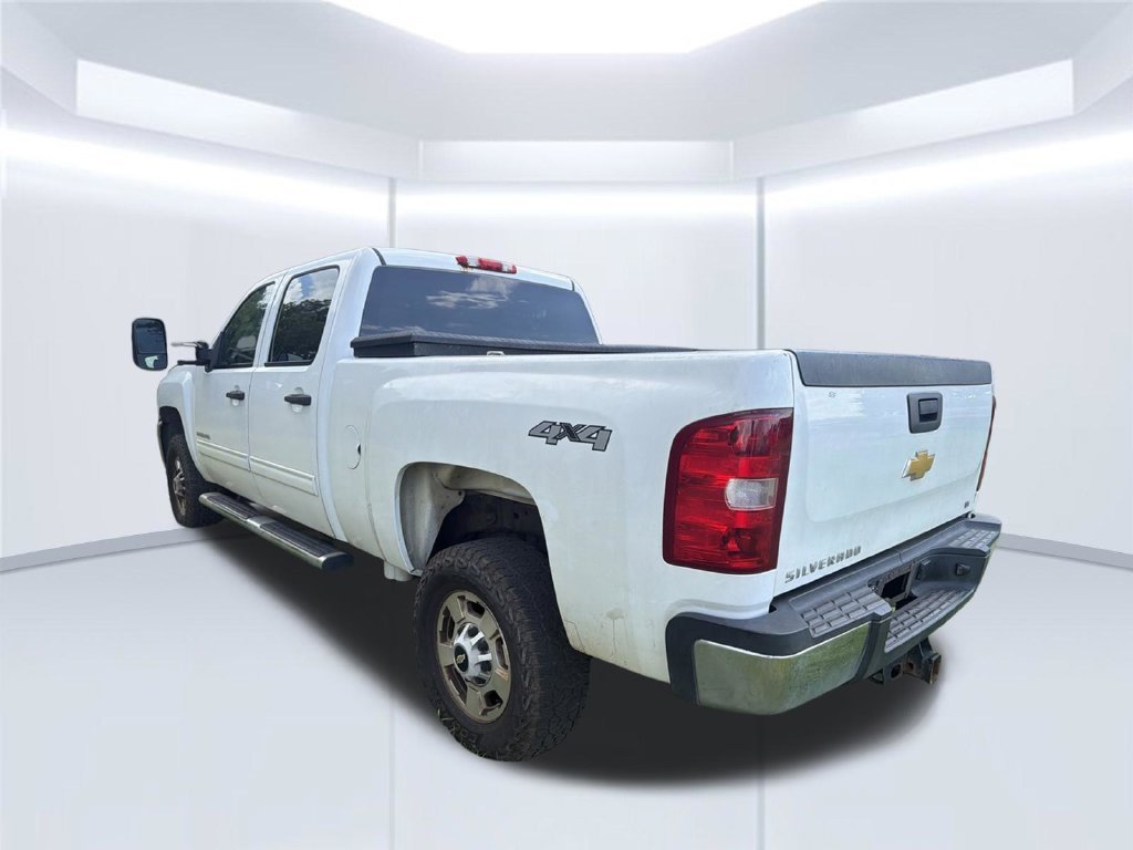 Used 2013 White Chevrolet LT image 17