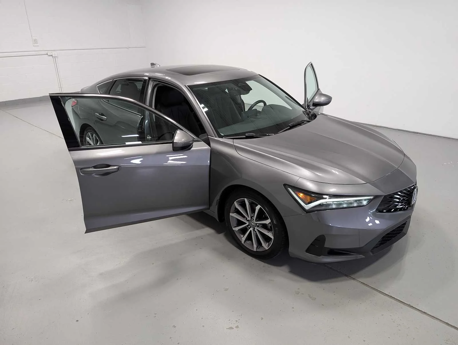 Used 2025 Liquid Carbon Metallic Acura  image 16