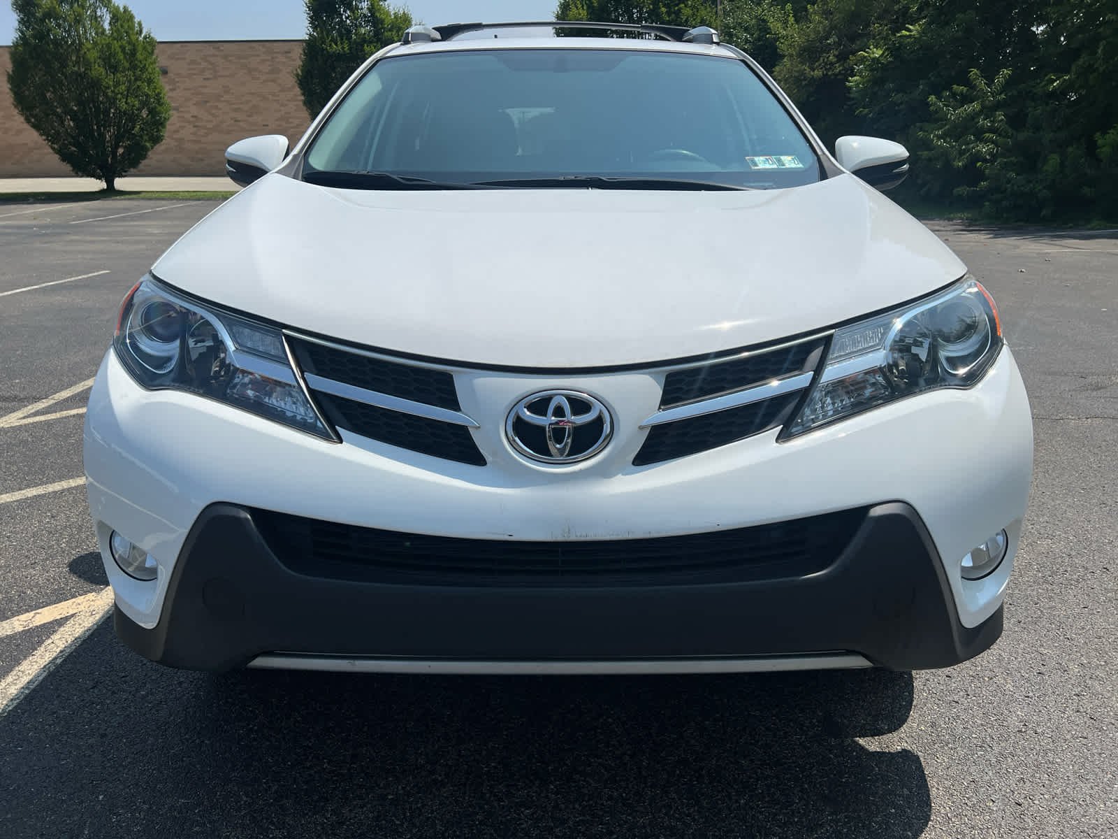 Used 2015 Super White Toyota XLE image 8