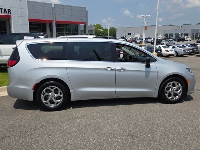 Used 2024 Silver Chrysler Limited image 13