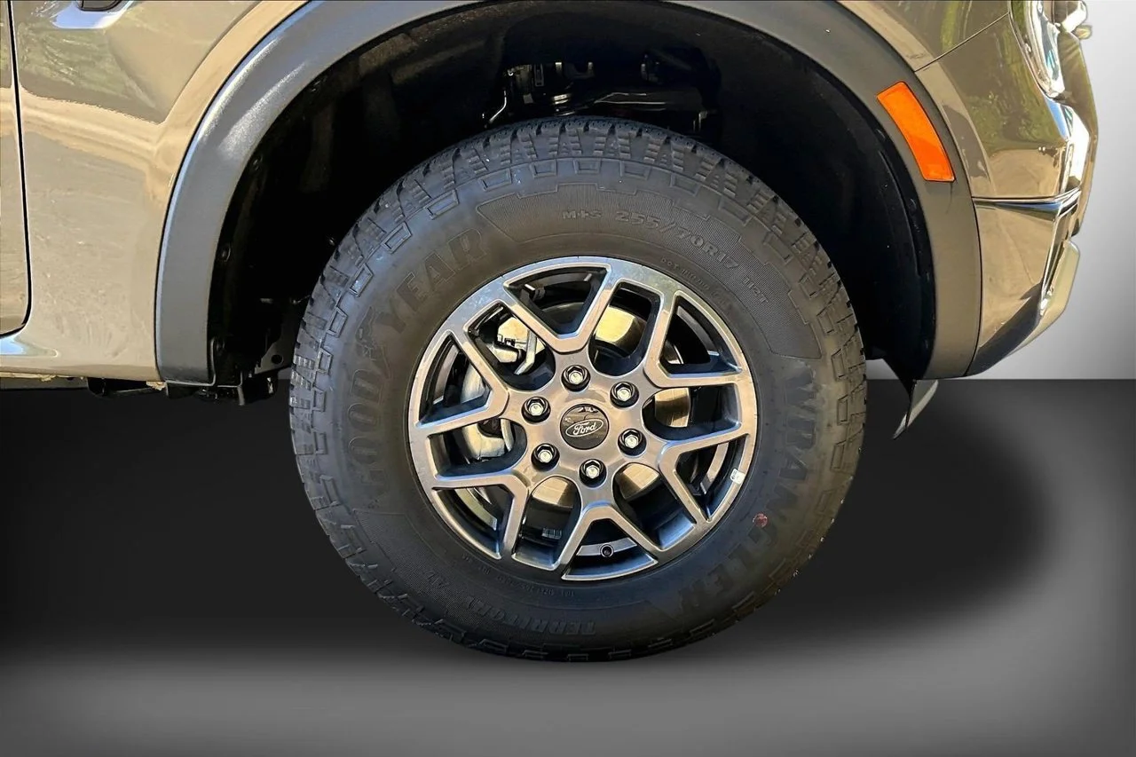 Used 2026 Gray Ford XLT image 31