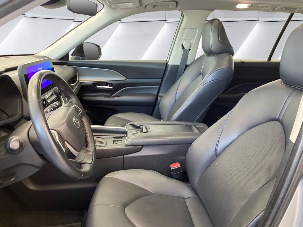 Used 2024 Silver Toyota XLE image 7