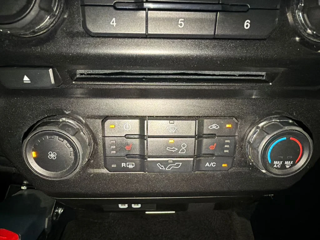 Used 2017 LIGHTNING BLUE Ford XLT image 34