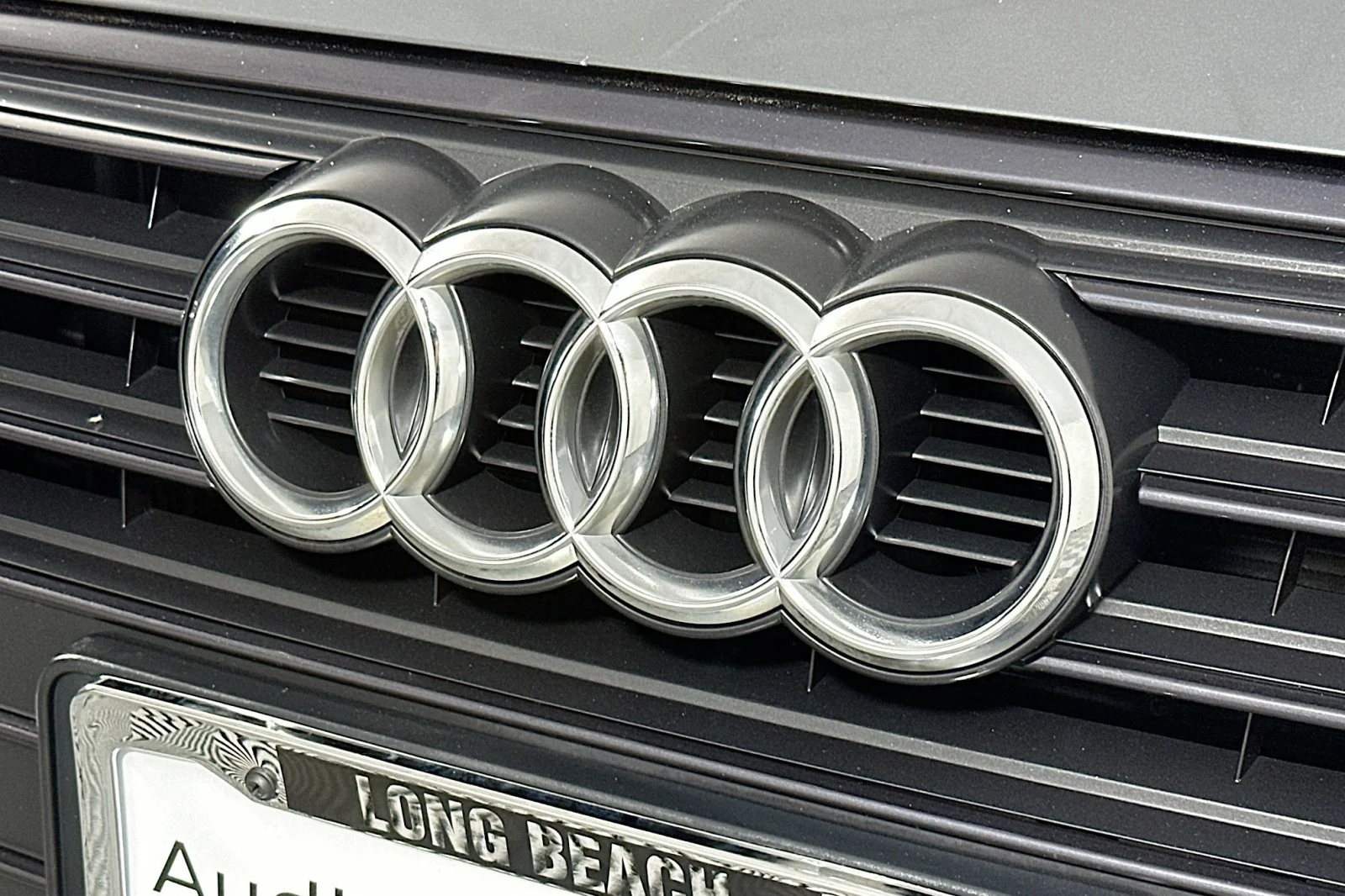 Used 2019 Manhattan Gray Metallic Audi Titanium Premium image 15
