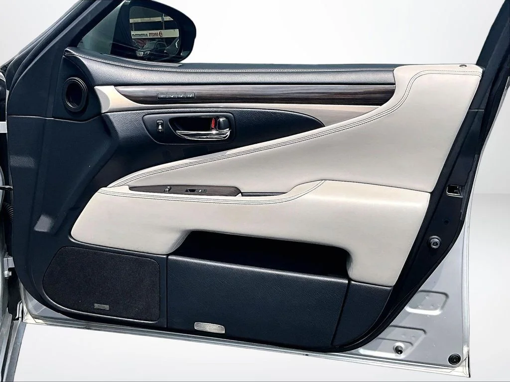 Used 2014 Silver Lexus 460 image 24