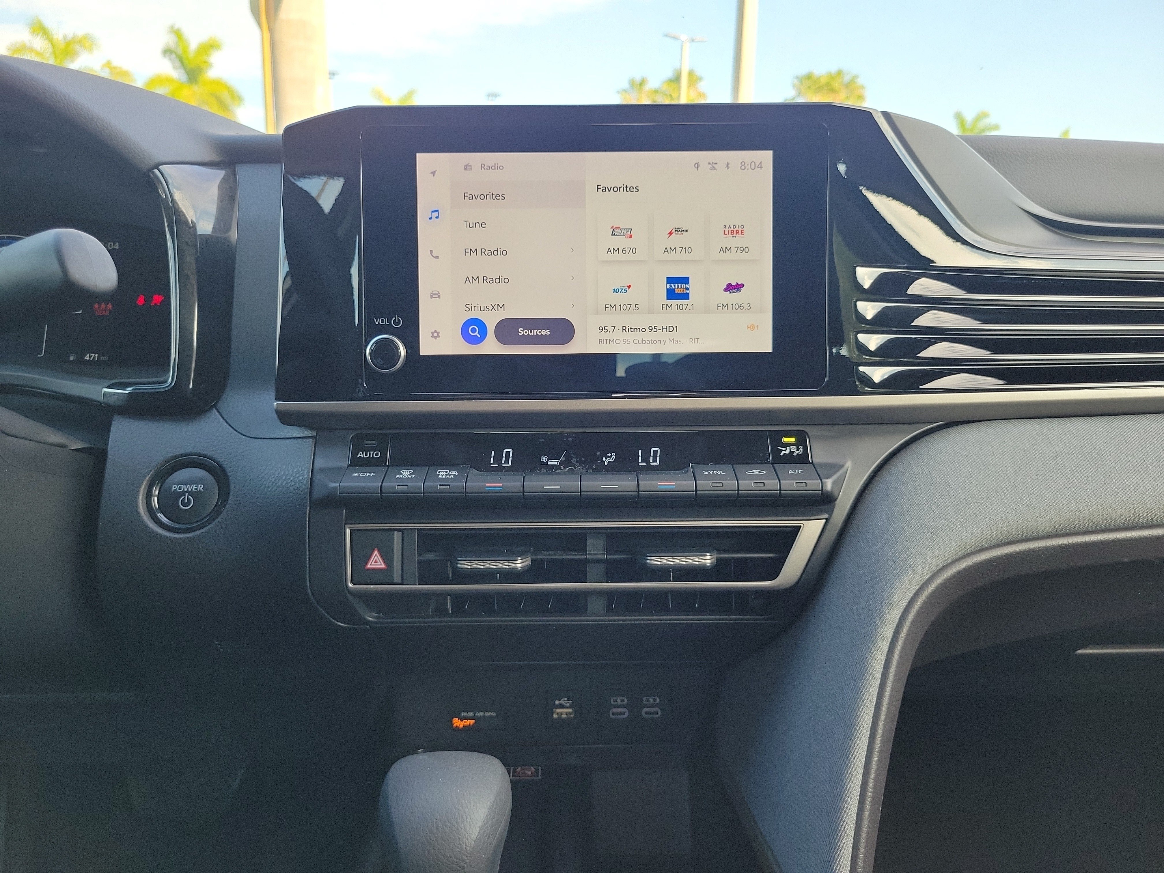 Used 2025 Ice Toyota LE image 18