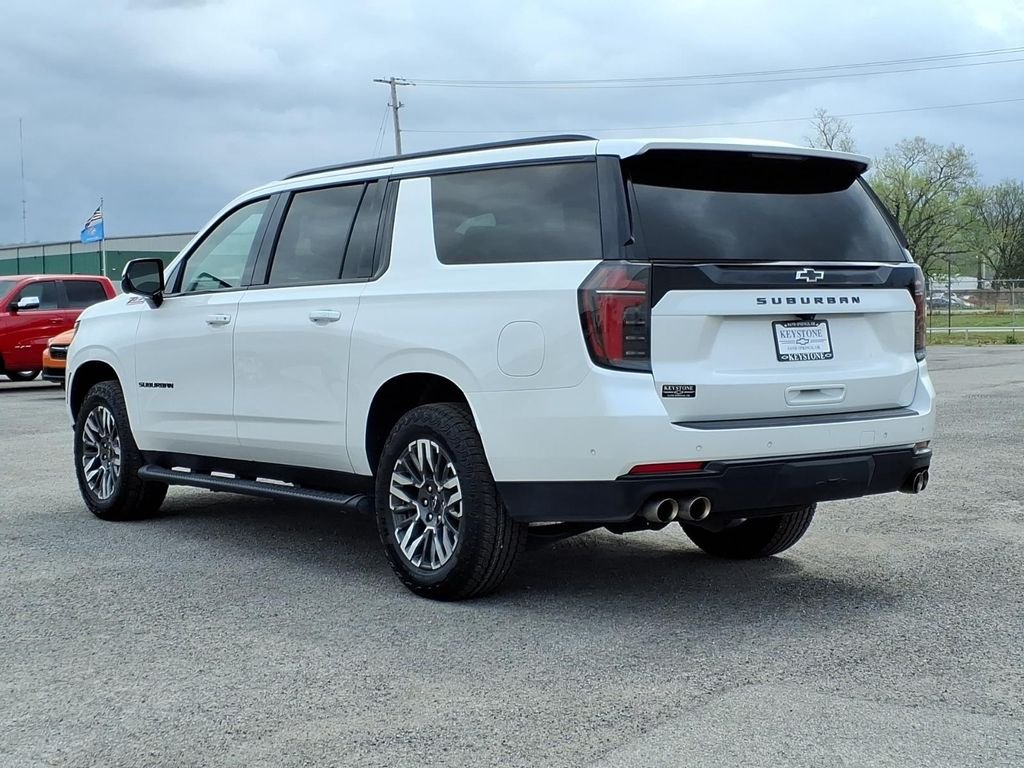 Used 2025 Iridescent Pearl Tricoat Chevrolet Z71 image 5