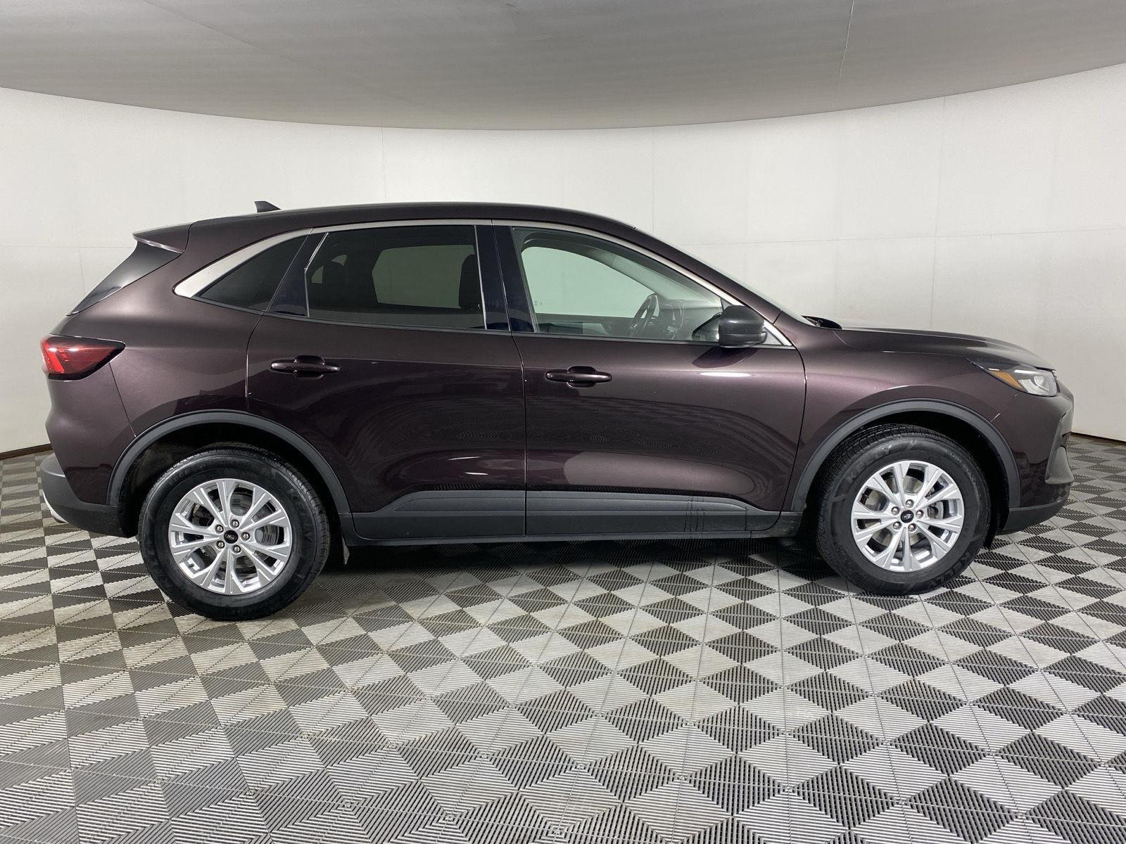 Used 2023 Cinnabar Red Ford Active image 18