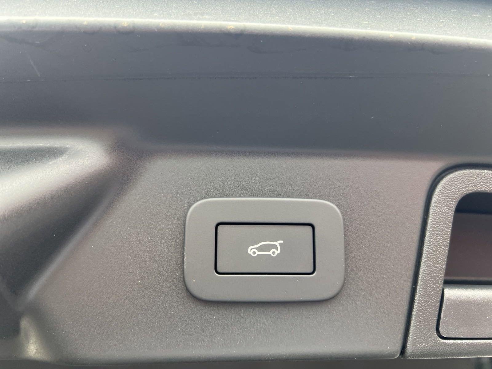 New 2025 Charente Grey Land Rover Dynamic SE image 32