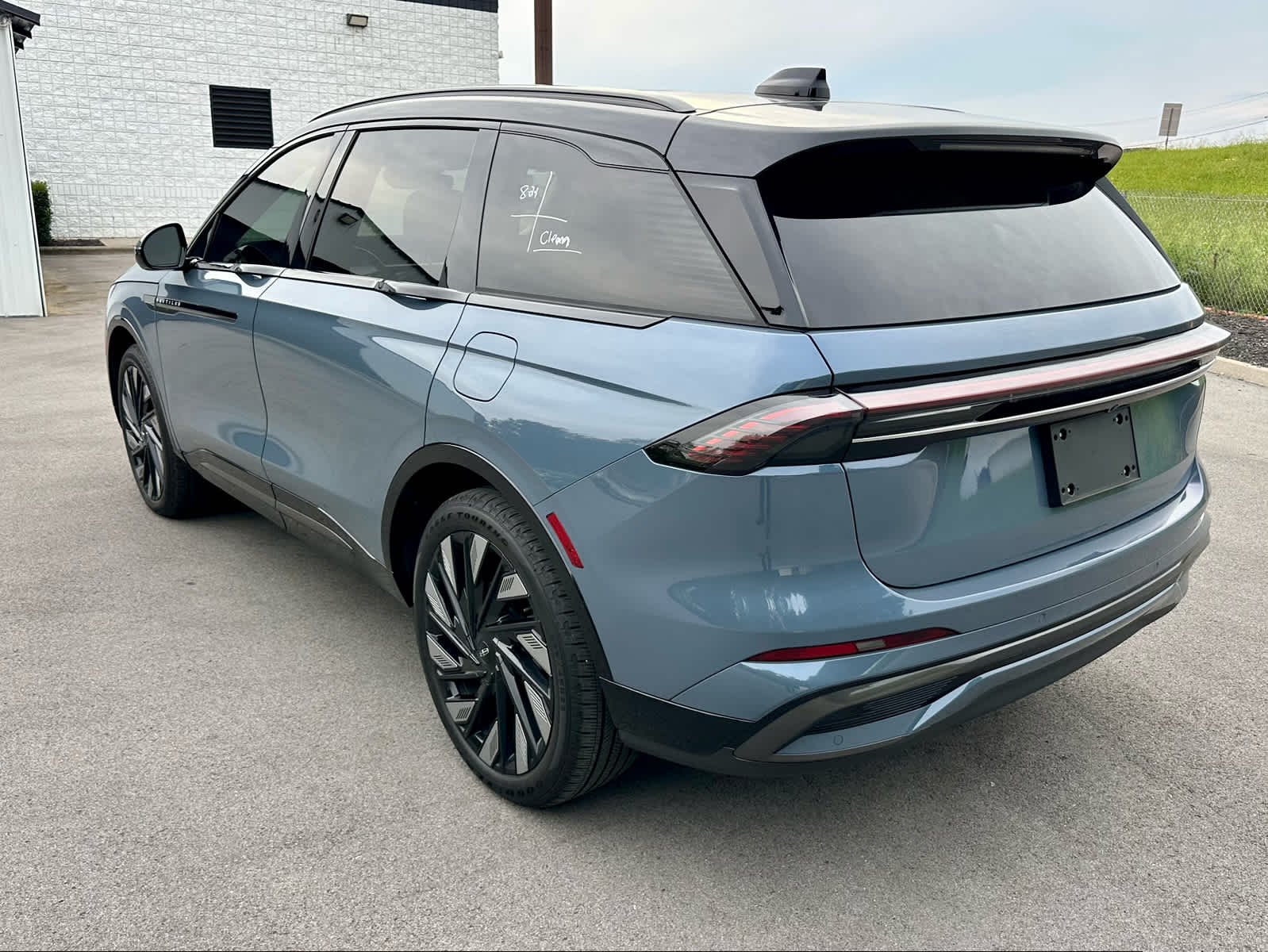 Used 2025 Whisper Blue Metallic Clearcoat Lincoln Reserve image 7