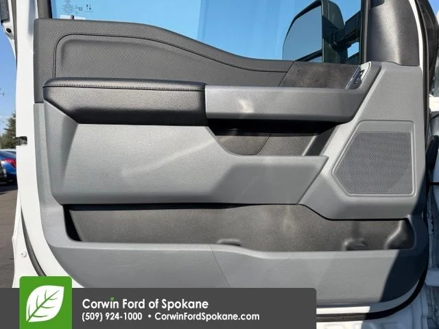 Used 2024 Oxford White Ford XLT image 21