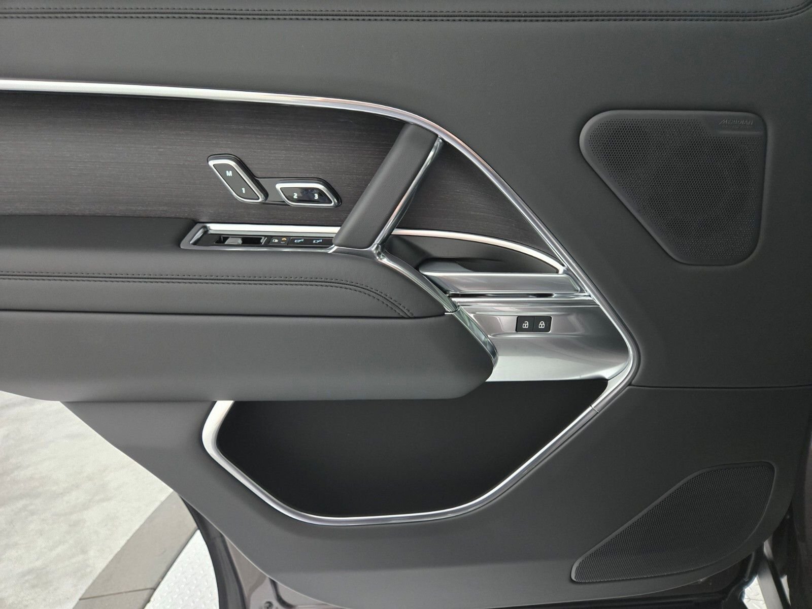 New 2026 Charente Grey Land Rover SE image 21