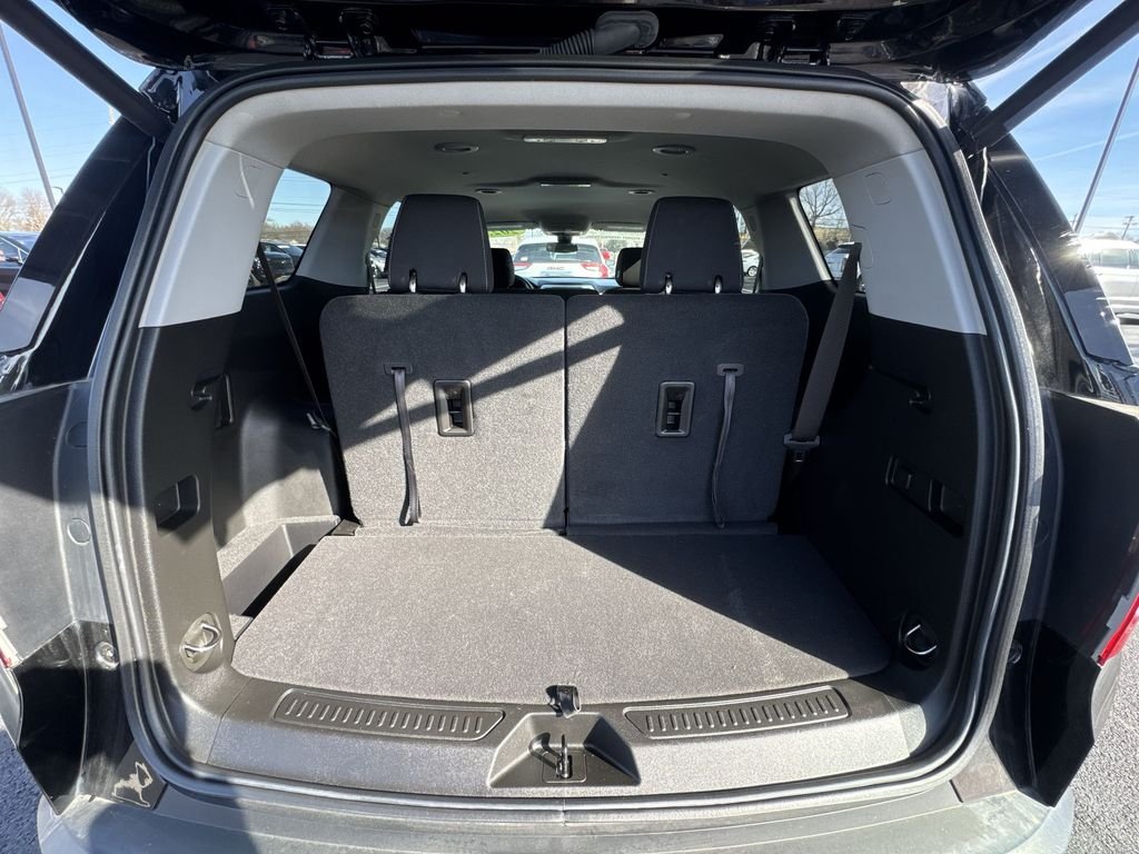 Used 2023 Black GMC SLE image 24