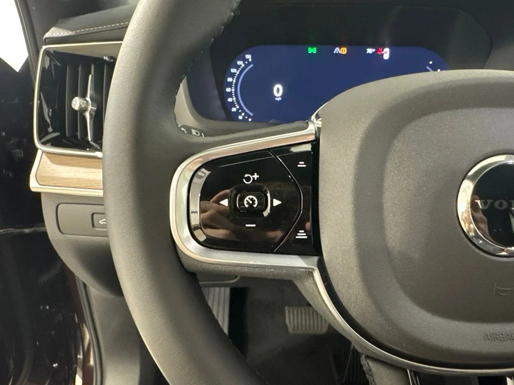 New 2026 Red Metallic Volvo T8 Plus image 9