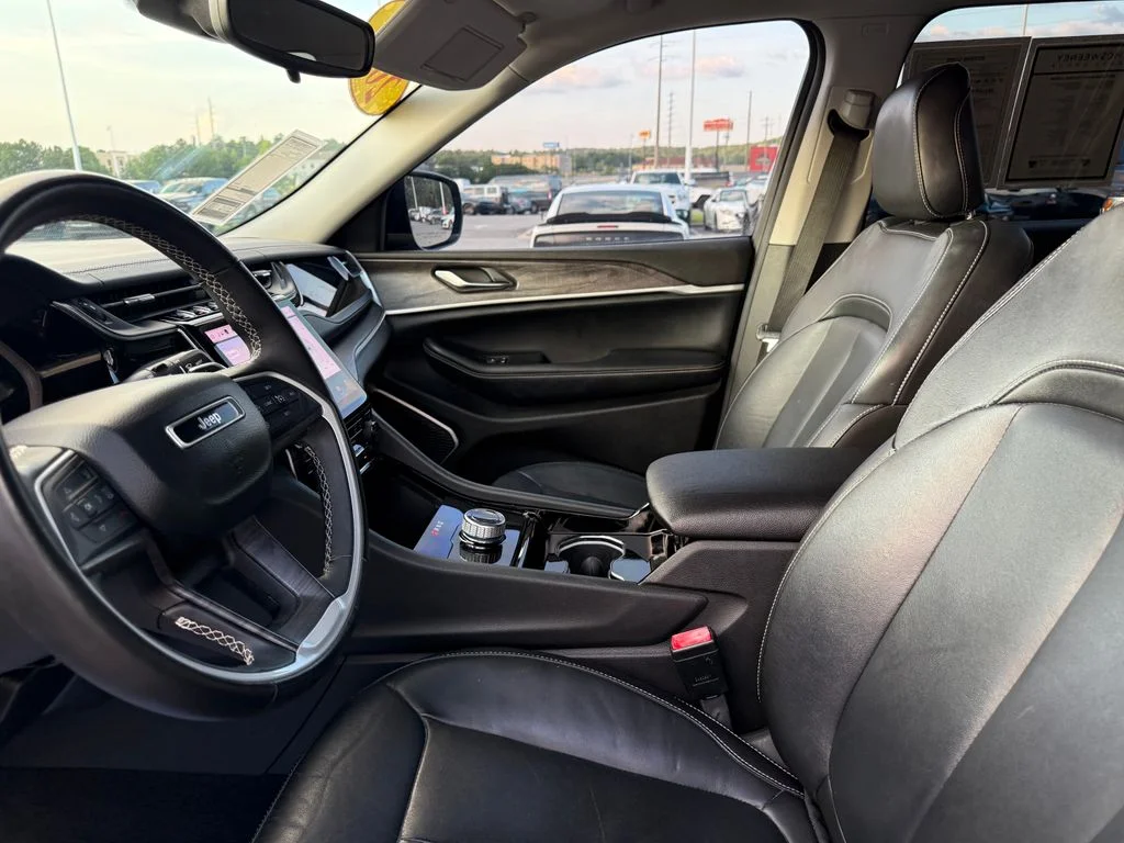 Used 2022 Gray Jeep Limited image 4