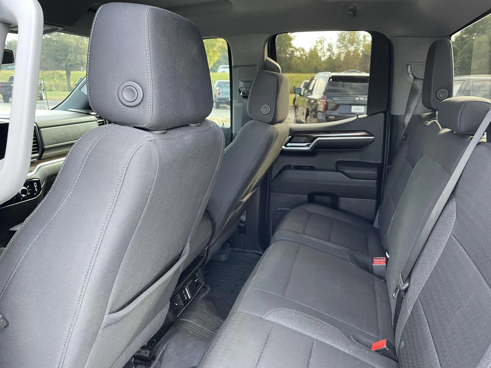 Used 2024 Summit White GMC Elevation image 12