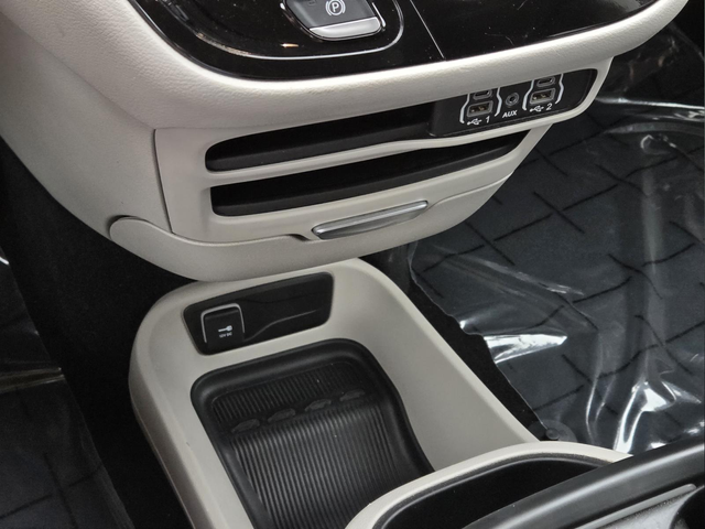 Used 2024 Red Chrysler Touring L image 25