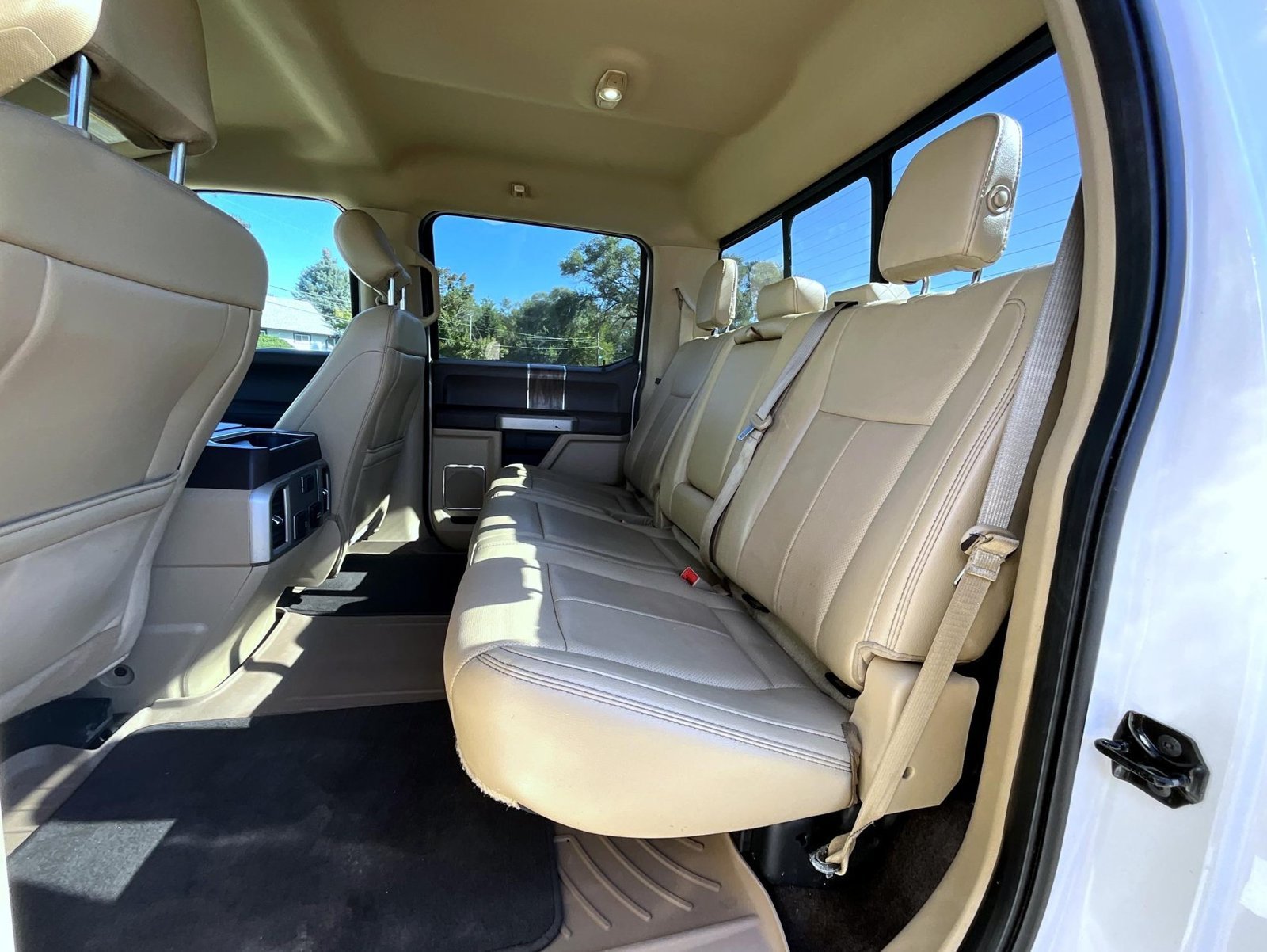 Used 2018 White Ford Lariat image 22