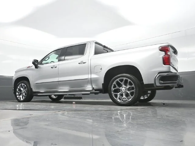 Used 2022 SILVER ICE METALLIC Chevrolet LTZ image 19
