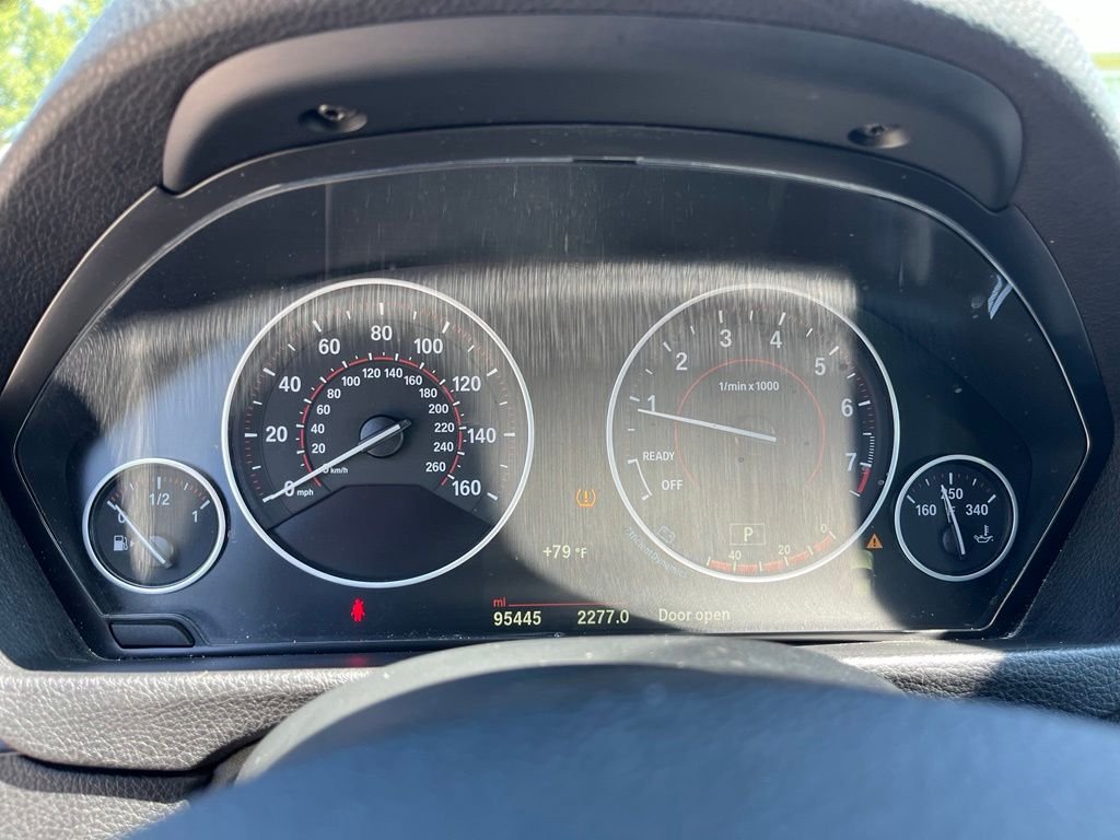 Used 2018 Mineral Grey Metallic BMW 330i xDrive image 34