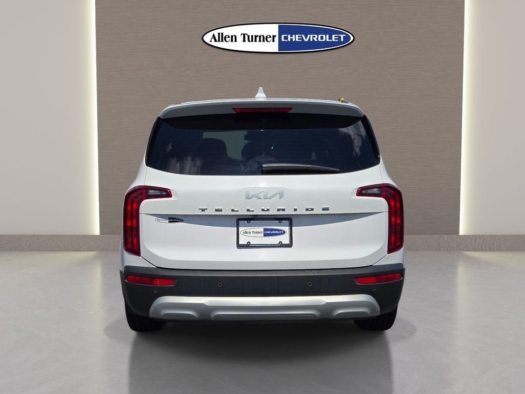 Used 2022 White Kia LX image 7