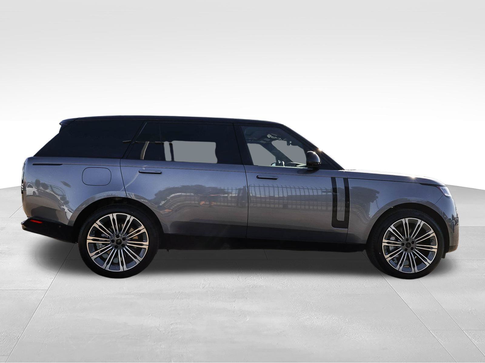 New 2026 Eiger Grey Land Rover SE image 4