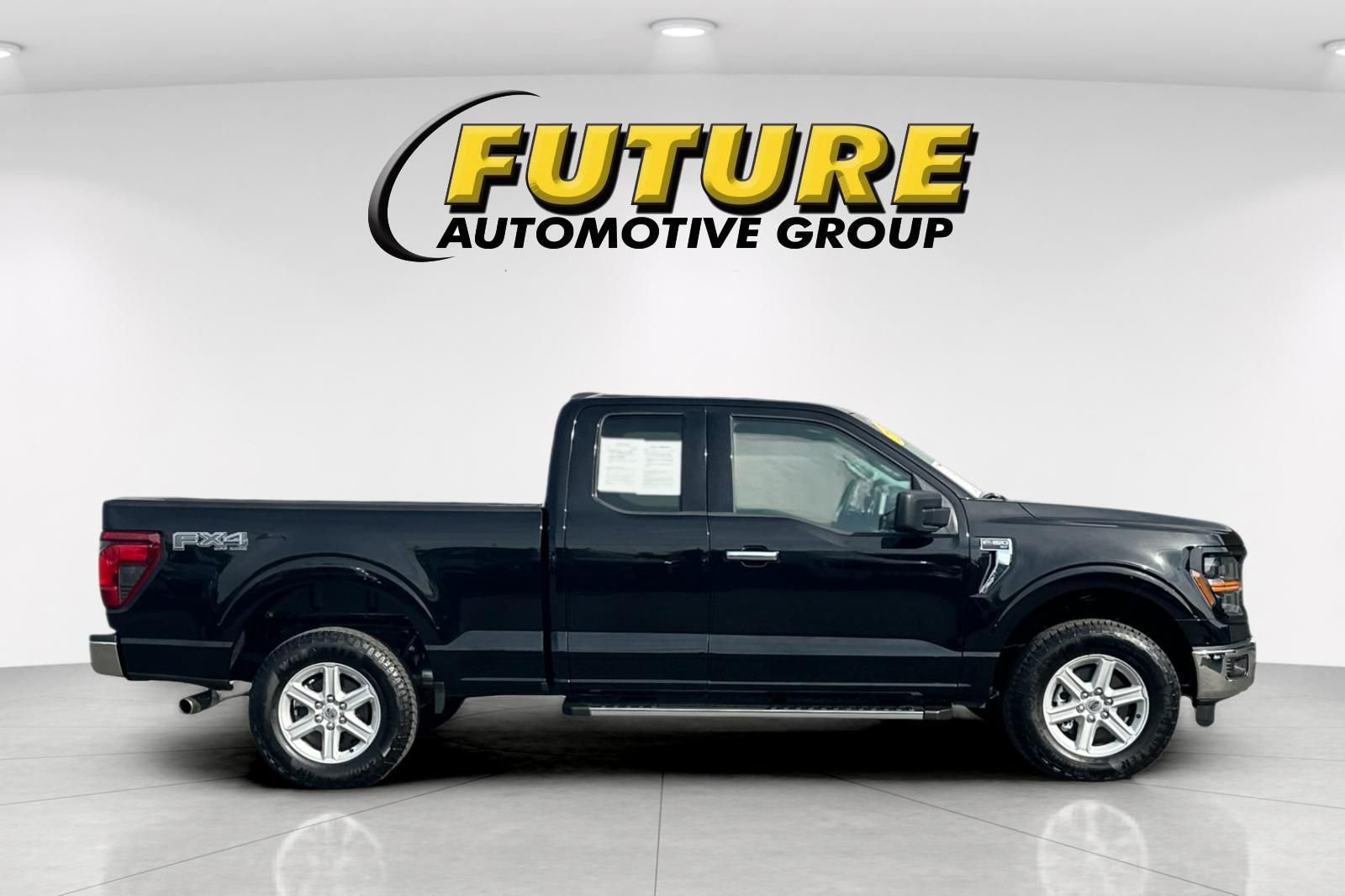 Used 2025 Black Ford XLT image 3