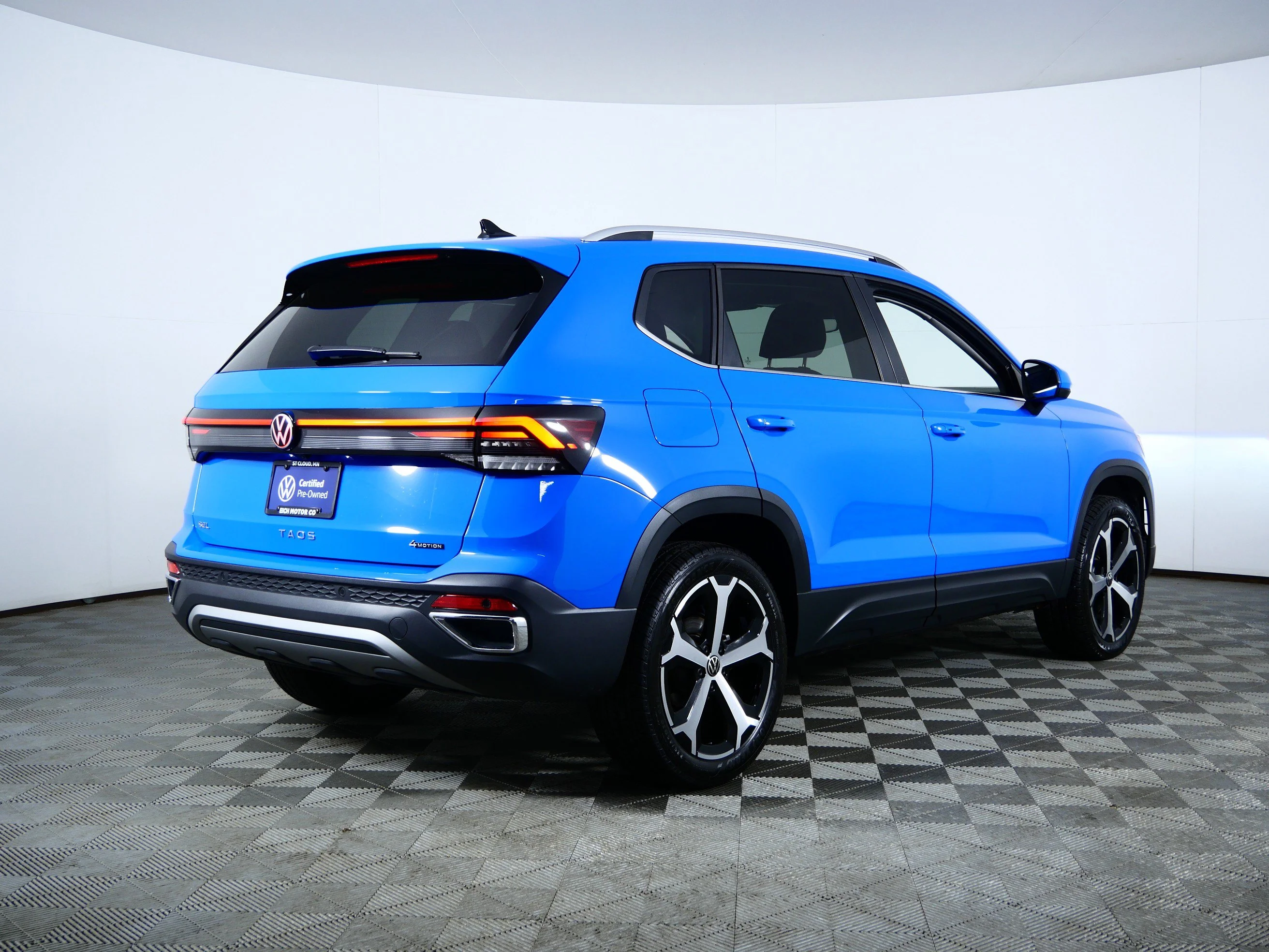 Certified Used 2025 Cornflower Blue Volkswagen SEL image 7