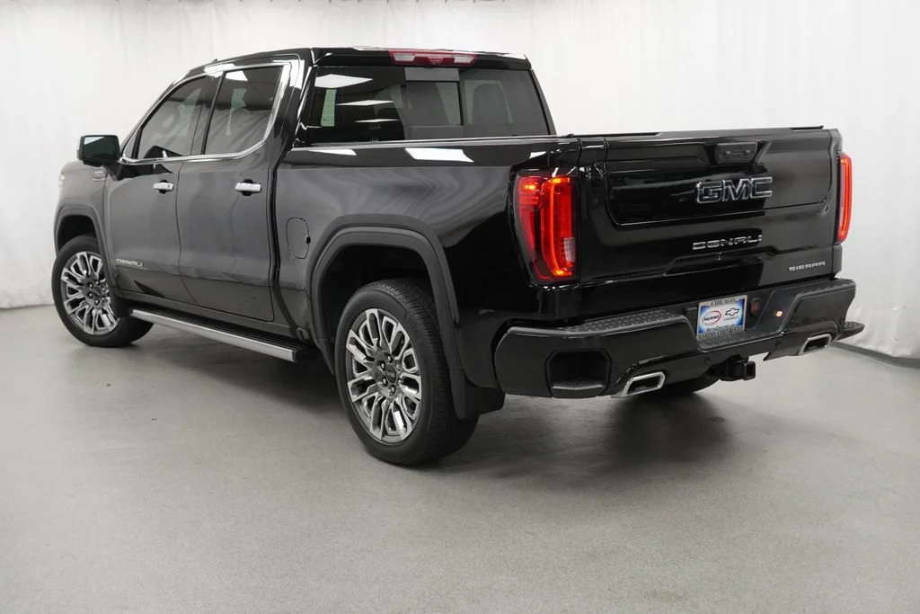 Used 2025 Onyx Black GMC Denali Ultimate image 6