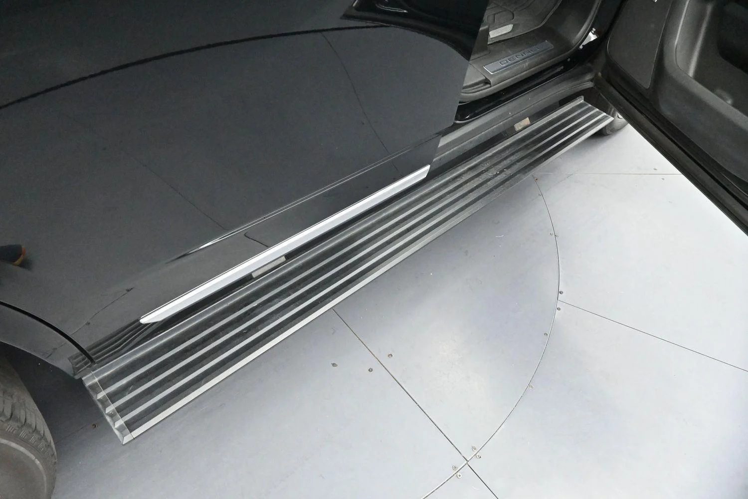Used 2024 Onyx Black GMC Denali image 9