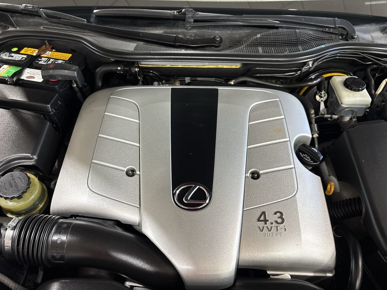 Used 2003 Silver Lexus 430 image 24