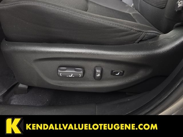 Used 2014 Silver Kia LX image 16