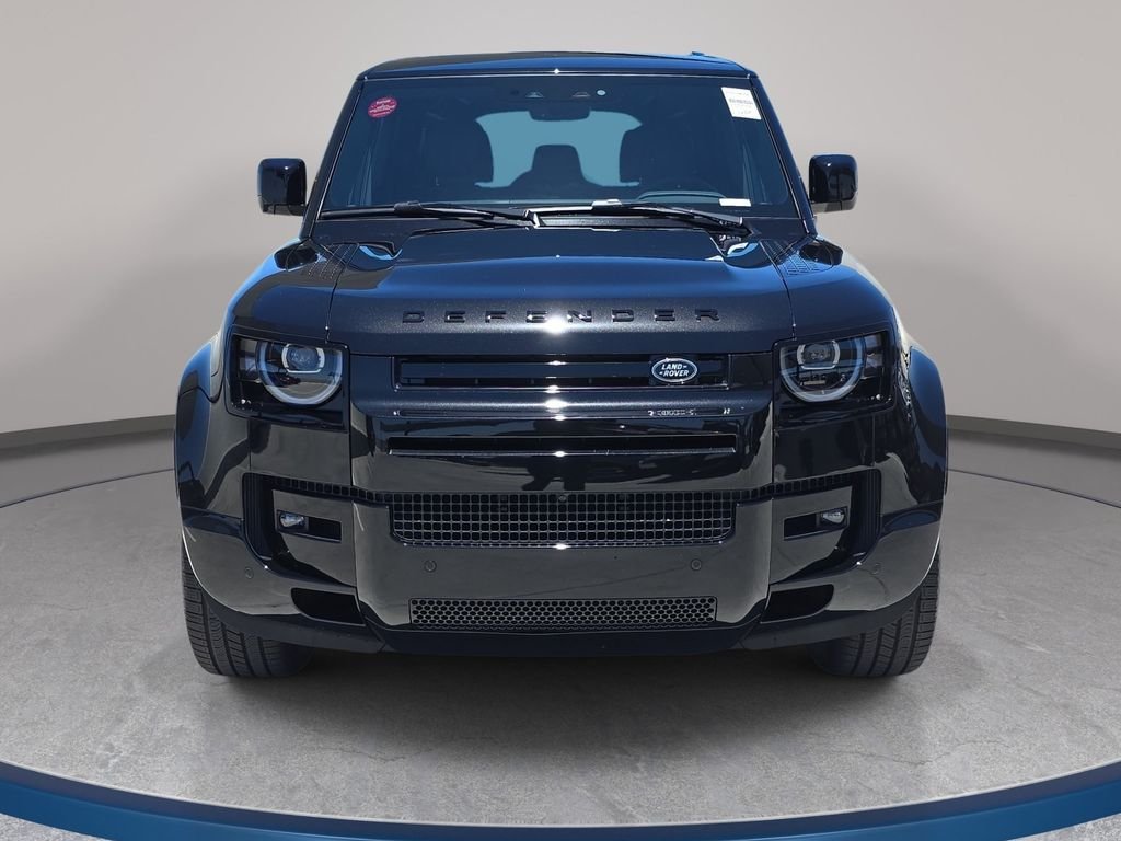 New 2026 Santorini Black Land Rover X-Dynamic SE image 2
