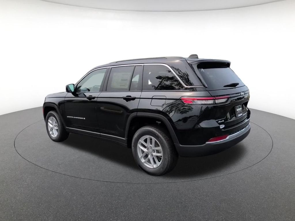 New 2026 Diamond Black Crystal Pearlcoat Jeep Laredo X image 10