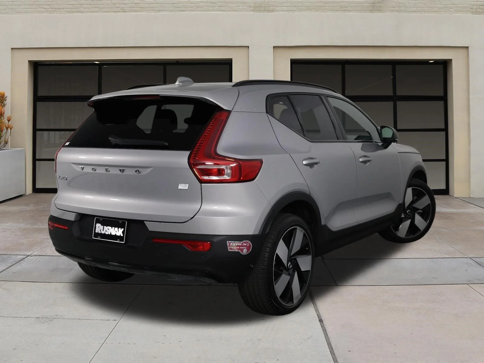 Used 2023 Silver Volvo Ultimate image 4