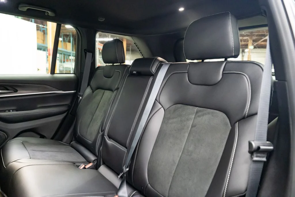 New 2026 Baltic Gray Metallic Clear-Coat Exterior Paint Jeep Altitude image 26