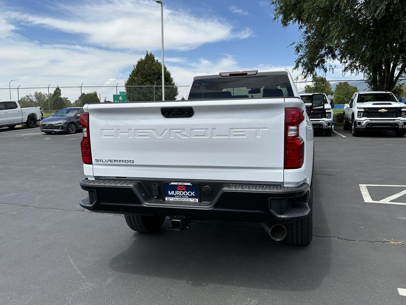 New 2026 Summit White Chevrolet WT image 9