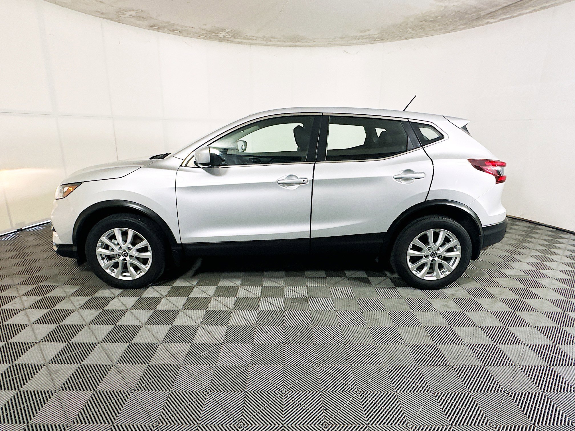 Used 2021 Brilliant Silver Metallic Nissan S image 6