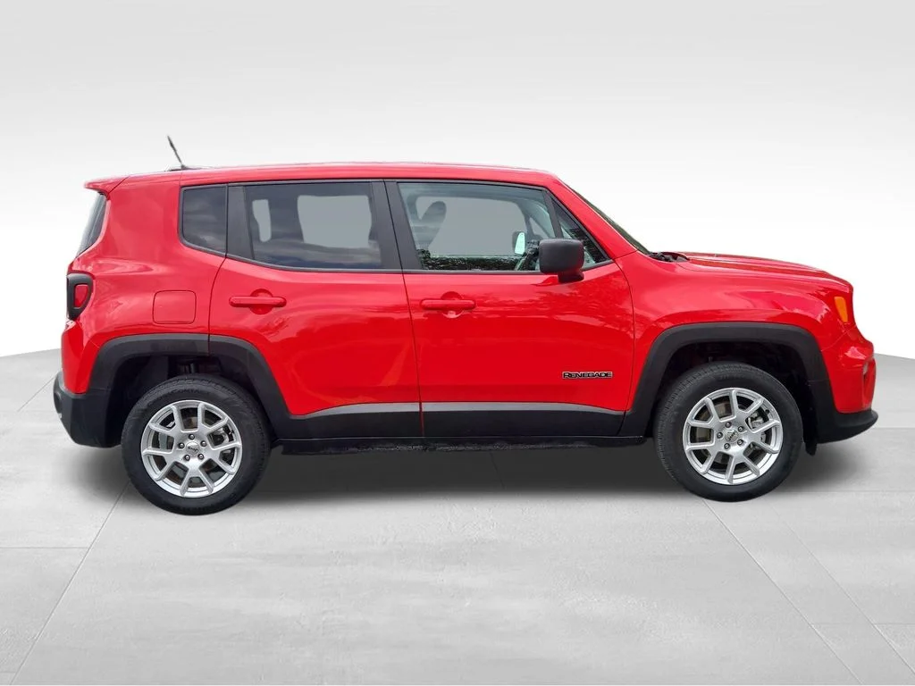 Used 2023 Red Jeep Latitude image 10