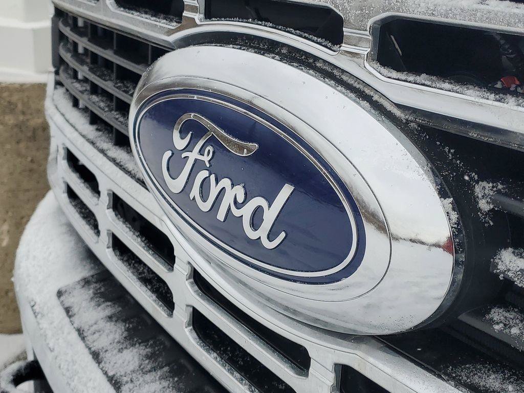 New 2025 Oxford White Ford F-350® XL image 38
