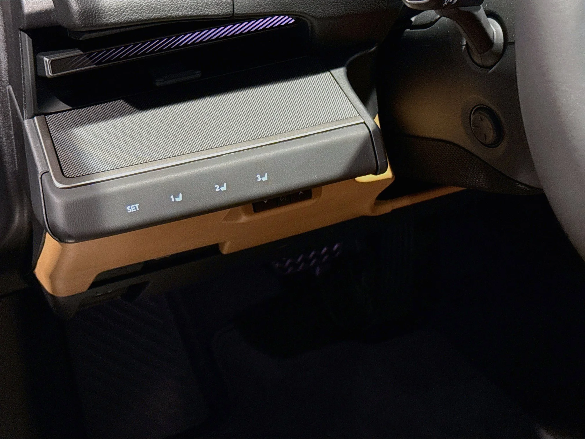 New 2026 Iridium Lexus ES 350e LUXURY image 10