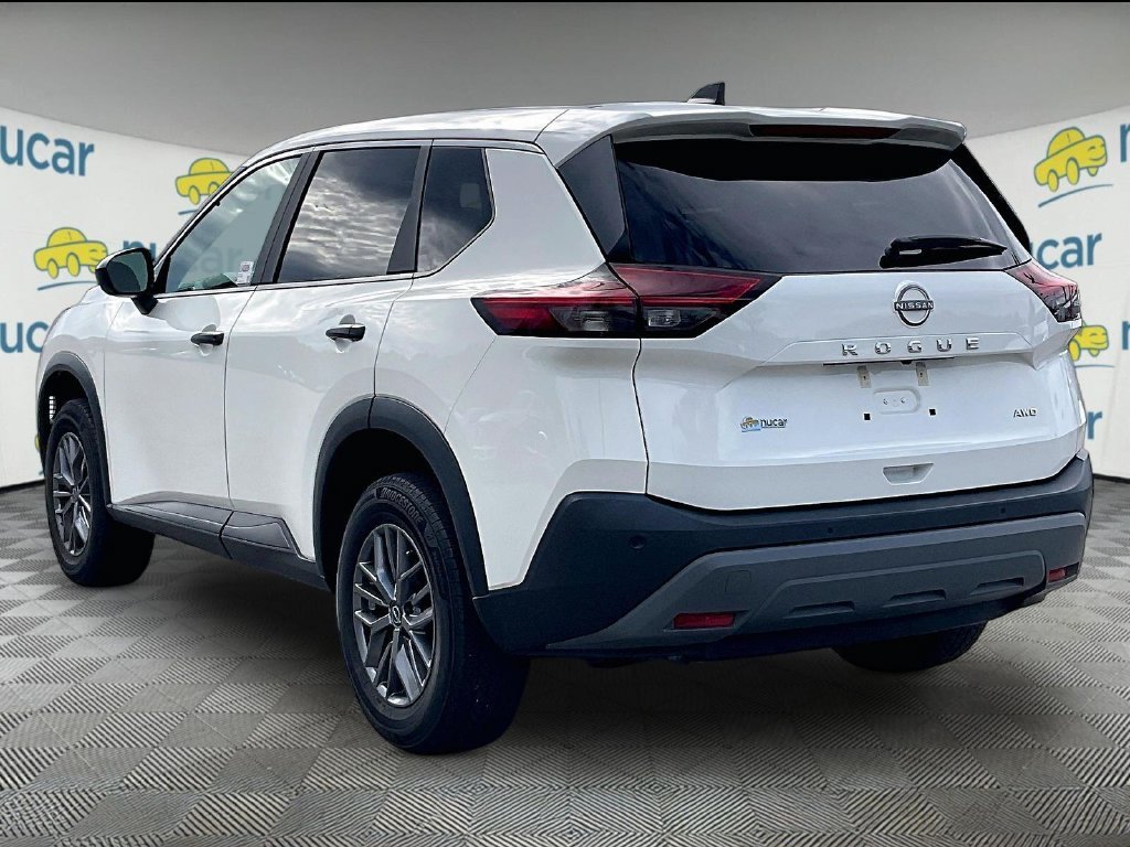 Used 2023 Glacier White Nissan S image 4
