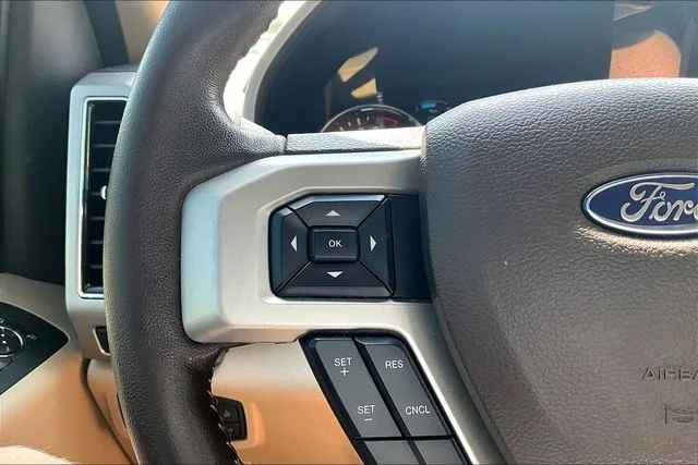 Used 2018 White Gold Ford Lariat image 11