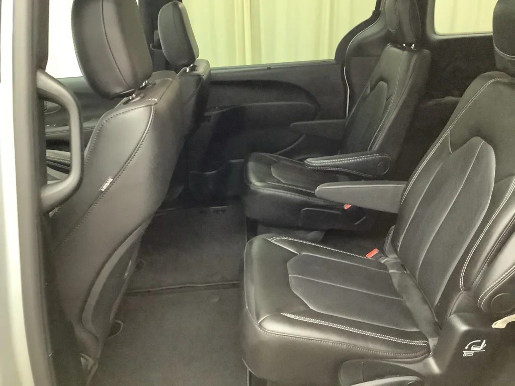 2026 Chrysler Pacifica Select - Photo 25